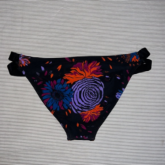 Volcom Bikini Bottom - Picture 2 of 2